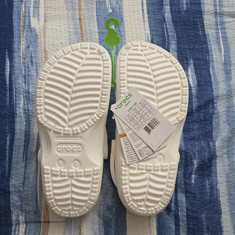 CROCS Classic Unisex Clogs in White Size 8 Womens Size 6 Mens - Picture 2 of 5